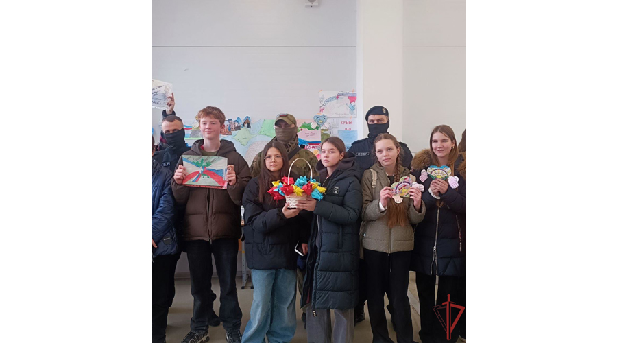 Сотрудники СОБР «Столица» провели Урок мужества для школьников в рамках акции "Дни Росгвардии"