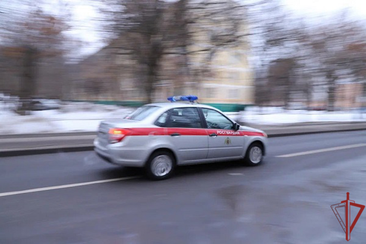 Росгвардейцы задержали закладчика наркотиков в Москве