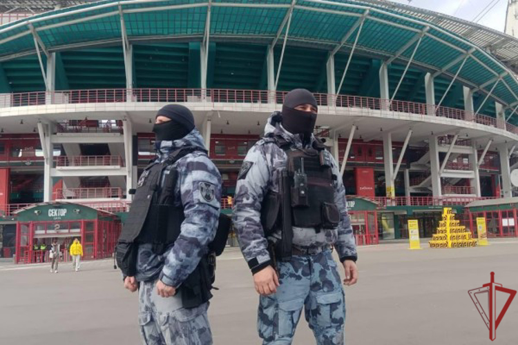 Безопасность спортивных матчей в Москве обеспечили росгвардейцы