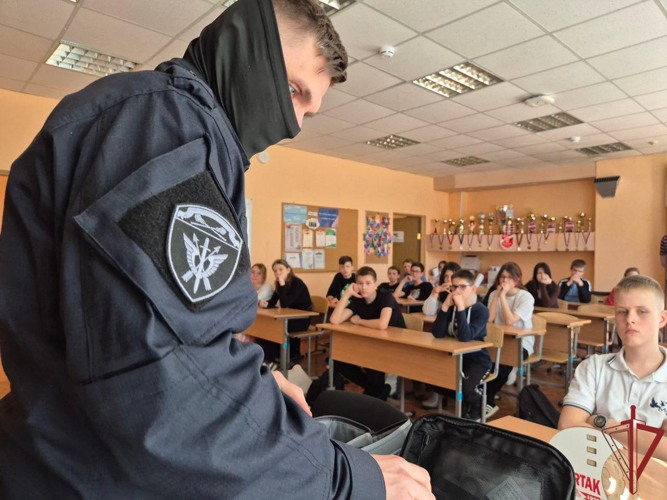 СОБР Росгвардии провёл урок мужества для московских школьников, посвященный 80-летию Победы