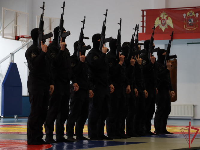 День открытых дверей в ОМОН «Авангард» посетили московские школьники