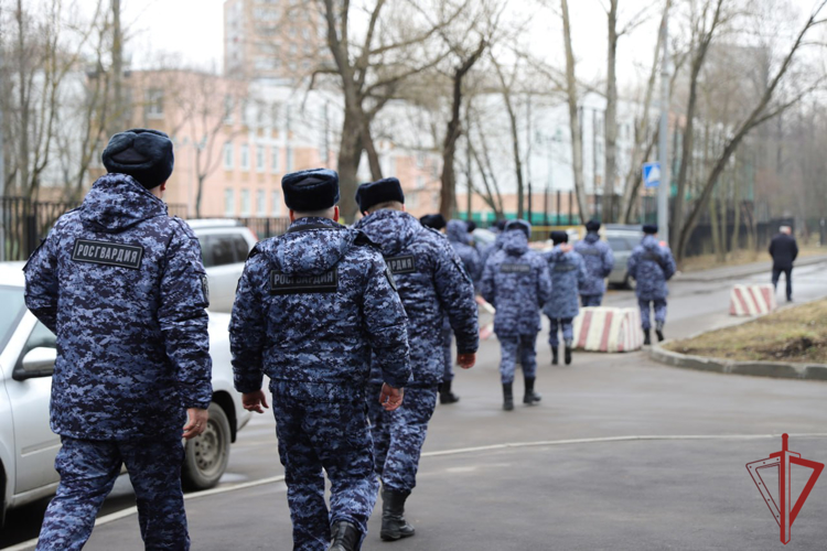 Росгвардейцы провели учения по пожарной безопасности в Москве