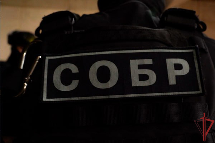 При участии столичного спецназа Росгвардии задержана группа, подозреваемая в организации нелегальной миграции