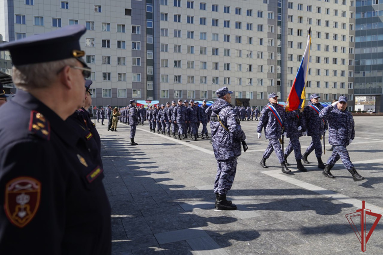Выпуск слушателей центра профессиональной подготовки сотрудников вневедомственной охраны состоялся в столичном главке Росгвардии (видео)