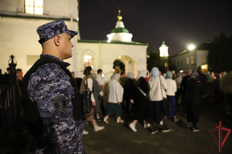 Охрану общественного порядка на мероприятиях, посвящённых Пасхе Христовой обеспечили росгвардейцы в Москве