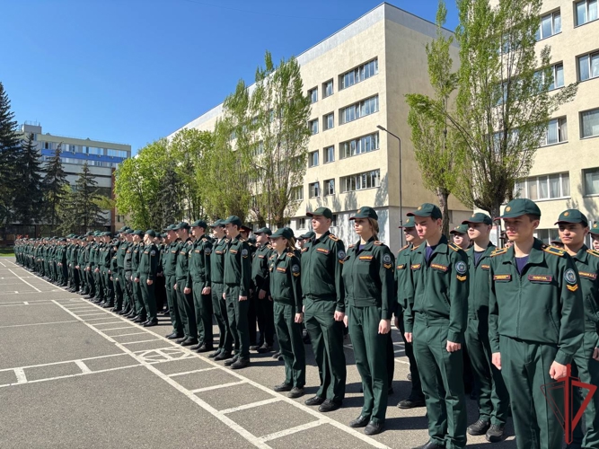 Центр профессиональной подготовки сотрудников вневедомственной охраны столичного главка Росгвардии провёл День открытых дверей для курсантов подшефного колледжа