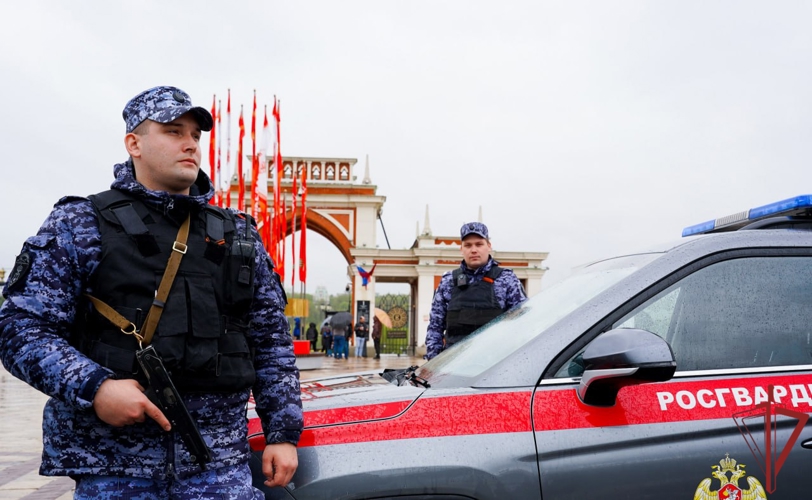 Росгвардейцы обеспечили правопорядок в День весны и труда в Москве 