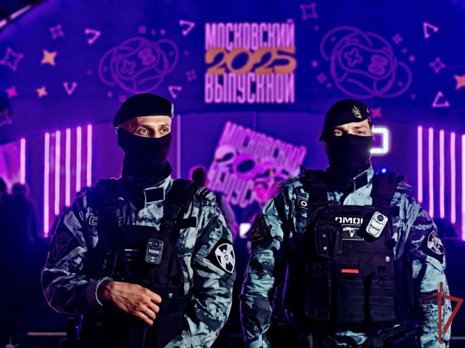 В Москве росгвардейцы обеспечили охрану общественного порядка в период проведения выпускных вечеров