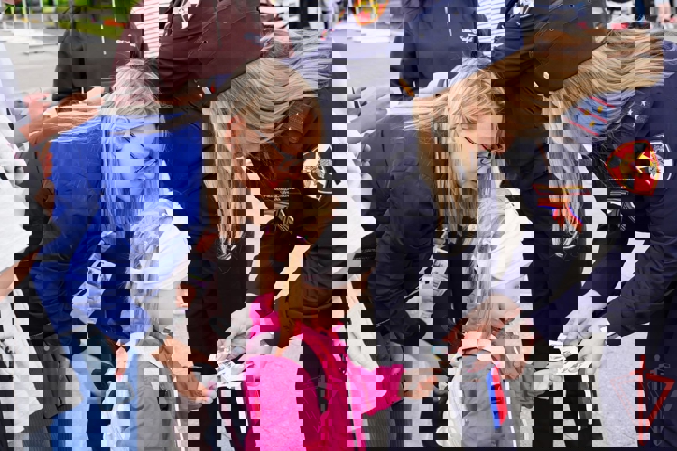 Московские росгвардейцы провели патриотическую акцию «Ленточка-триколор» (видео)