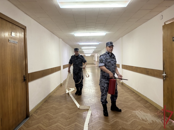 В столице состоялись совместные учения сотрудников Росгвардии и МЧС