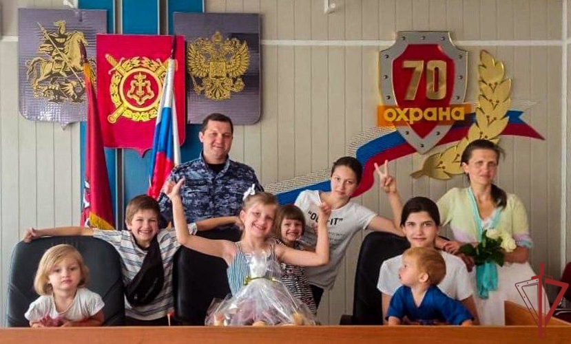 В День семьи, любви и верности многодетный росгвардеец поделился секретами семейного счастья