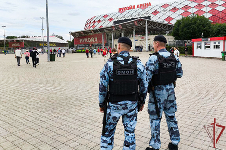 Росгвардейцы обеспечили правопорядок футбольных матчей в Москве