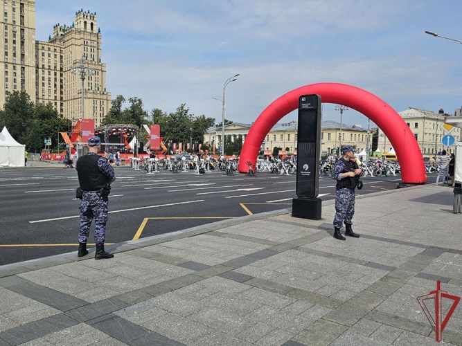 Росгвардия обеспечила безопасность на массовых мероприятиях в Москве
