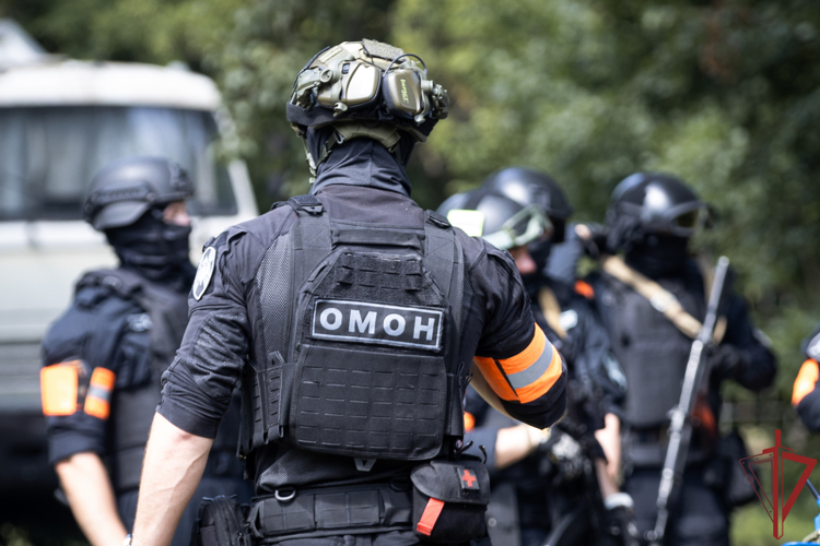 При участии столичного спецназа Росгвардии задержаны подозреваемые в организации незаконной миграции (видео)