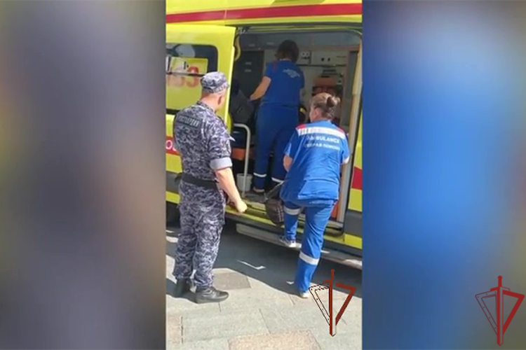 Московские росгвардейцы помогли мужчине с острой сердечной недостаточностью