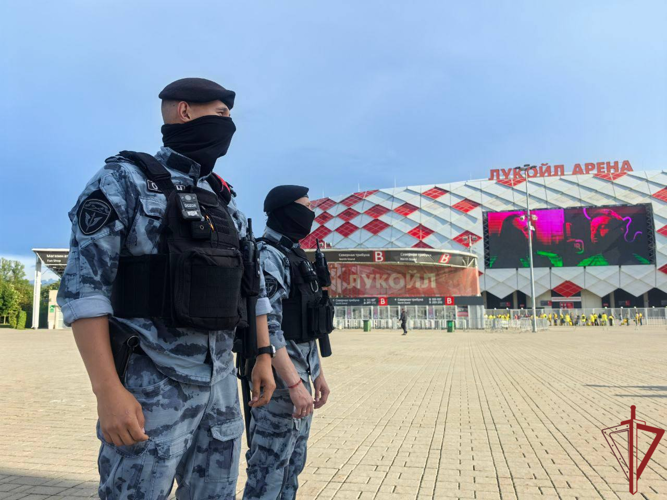 Росгвардия обеспечила безопасность товарищеского футбольного матча в Москве