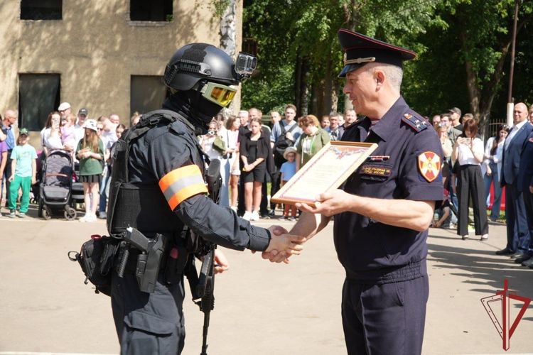 В ОМОН «Меч» на транспорте прошло торжество, посвящённое 34-ой годовщине образования спецподразделения