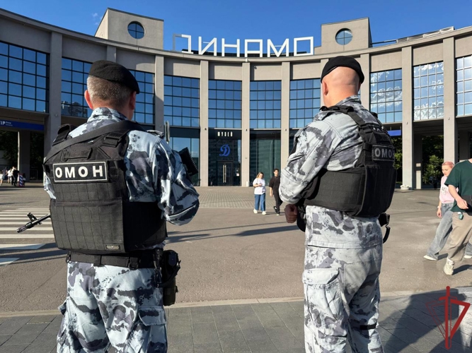 Военнослужащие и сотрудники Росгвардии обеспечили безопасность международного футбольного матча в Москве