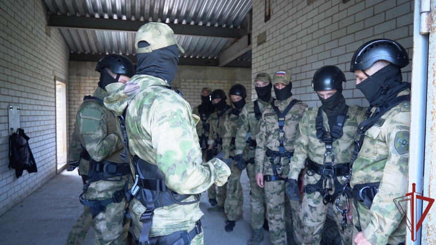 Занятия по высотной подготовке прошли с сотрудниками ОМОН Росгвардии (видео)