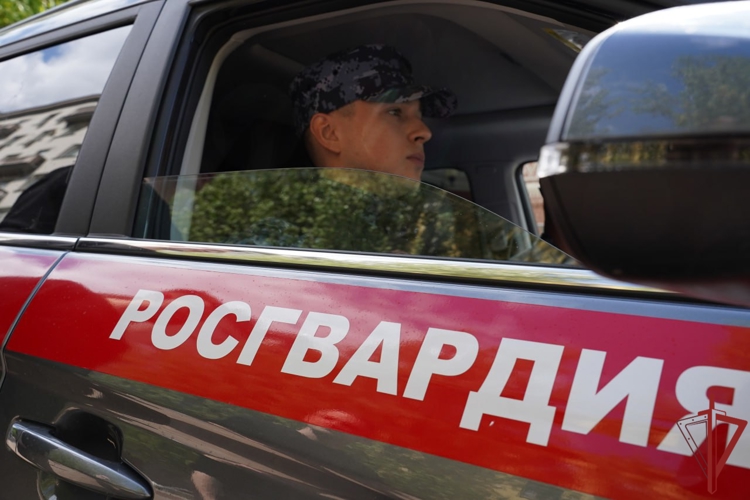 Московские росгвардейцы задержали иностранца, находящегося в розыске (видео)