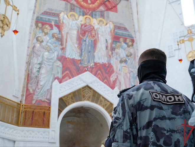Сотрудники столичного главка Росгвардии приняли участие в литургии по случаю Дня крещения Руси (видео)