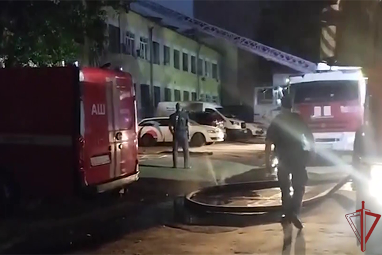 Росгвардейцы обеспечили безопасность при тушении пожара в Москве  (видео)