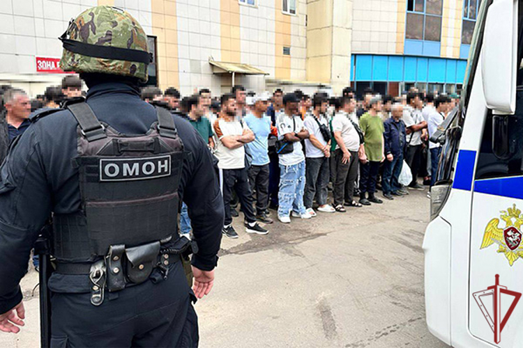 При участии столичного спецназа Росгвардии проведены обыски в рамках расследования уголовного дела (видео)