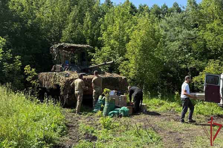Сотрудник столичного главка Росгвардии поддерживает участников СВО, доставляя необходимую гуманитарную помощь (видео)