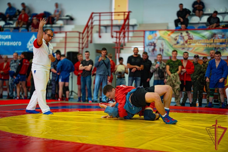 Чемпионат по самбо столичного главка Росгвардии завершился в Москве 