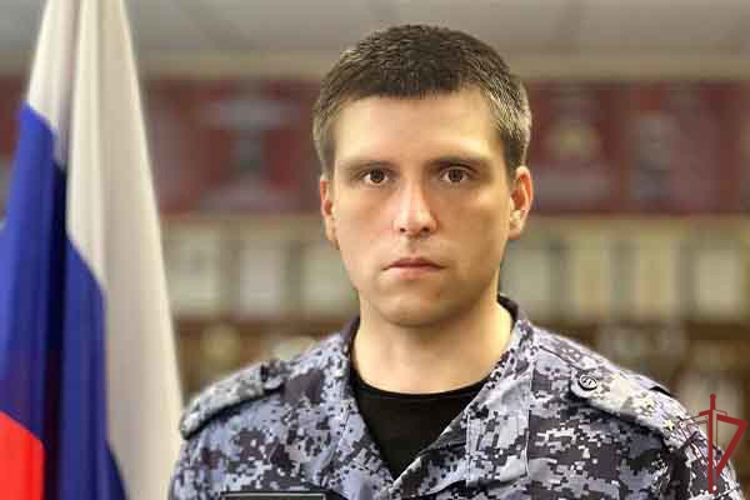 Сотрудник столичного главка Росгвардии поддерживает участников СВО, доставляя необходимую гуманитарную помощь (видео)