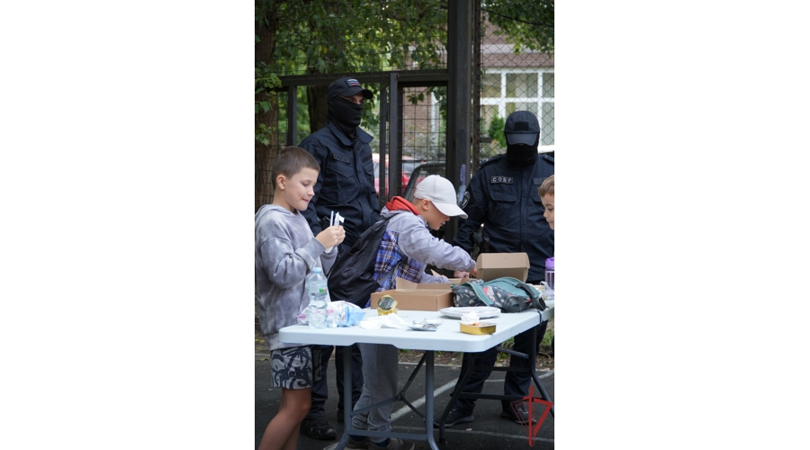 В рамках акции «Каникулы с Росгвардией» столичные спецназовцы провели занятие с детьми в Долгопрудном (видео)