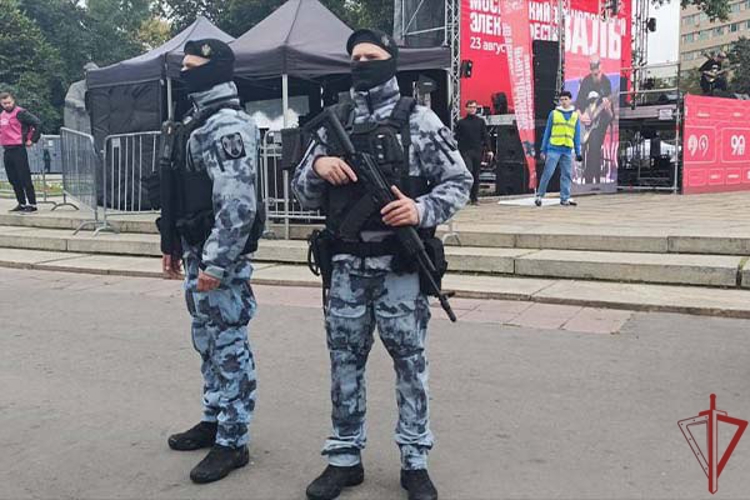 Росгвардия обеспечила охрану общественного порядка и безопасность на электрофестивале и футбольных матчах в Москве