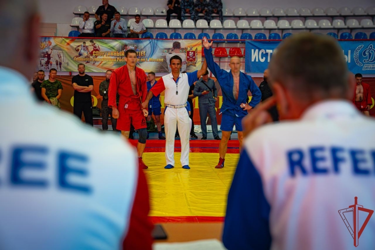 Чемпионат по самбо столичного главка Росгвардии завершился в Москве 