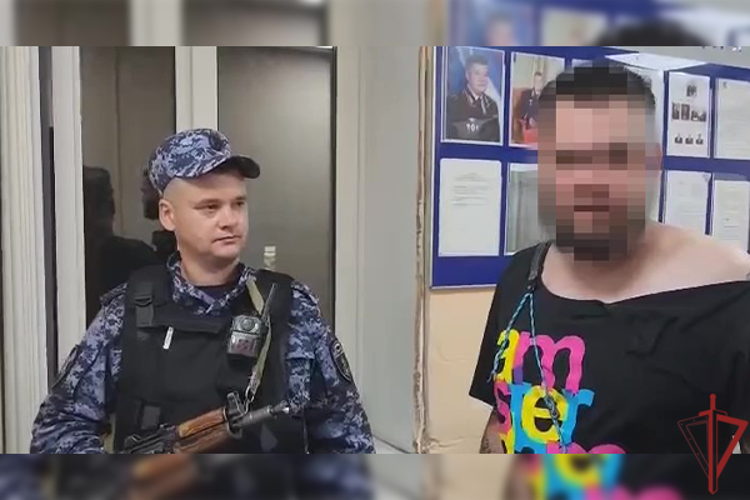 Росгвардейцы задержали вооруженного ножом мужчину на детской площадке в Москве