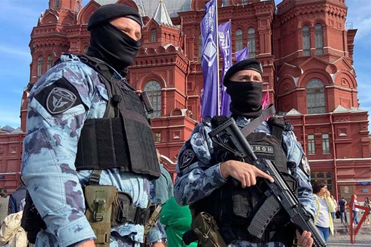 В Центре Москвы сотрудники спецподразделения Росгвардии задержали мужчину, находящегося в федеральном розыске(видео) 