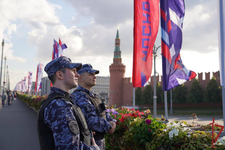 Росгвардия обеспечила безопасность москвичей и гостей столицы в День города