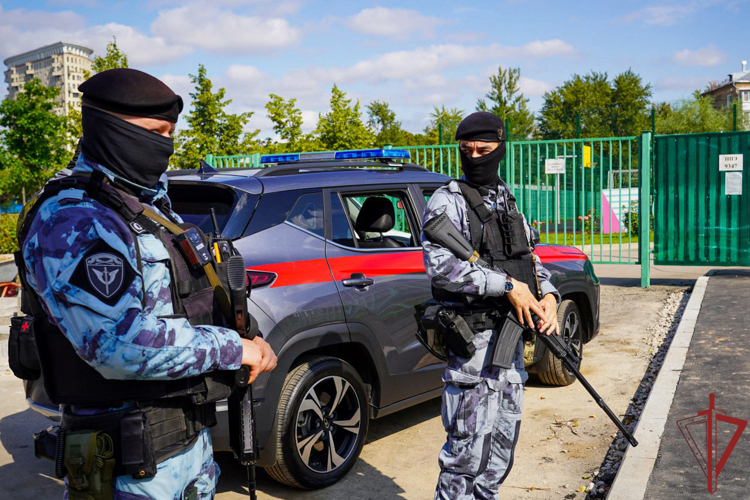 В Москве росгвардейцы совместно с представителями других силовых ведомств обеспечили общественный порядок и безопасность в День знаний