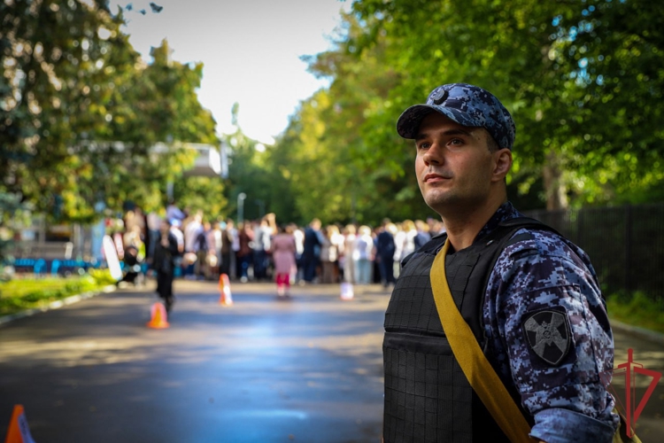 В Москве росгвардейцы совместно с представителями других силовых ведомств обеспечили общественный порядок и безопасность в День знаний