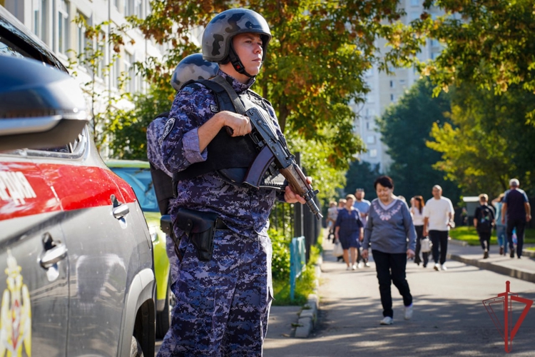 В Москве росгвардейцы совместно с представителями других силовых ведомств обеспечили общественный порядок и безопасность в День знаний