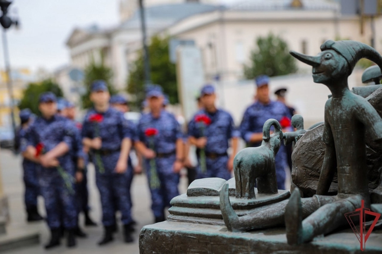 Столичные росгвардейцы почтили память жертв терроризма (видео)