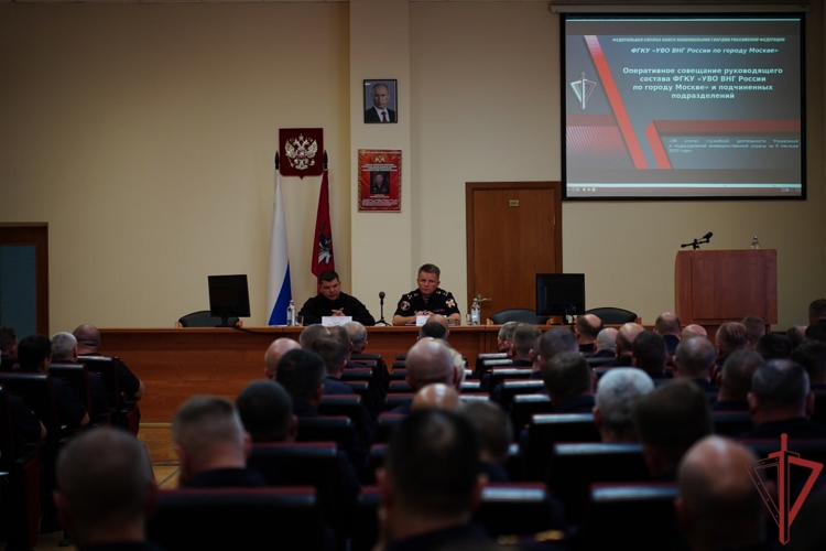 Оперативное совещание с руководителями подразделений прошло в московском управлении вневедомственной охраны (видео)