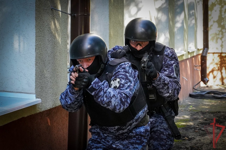 Оперативное совещание с руководителями подразделений прошло в московском управлении вневедомственной охраны (видео)