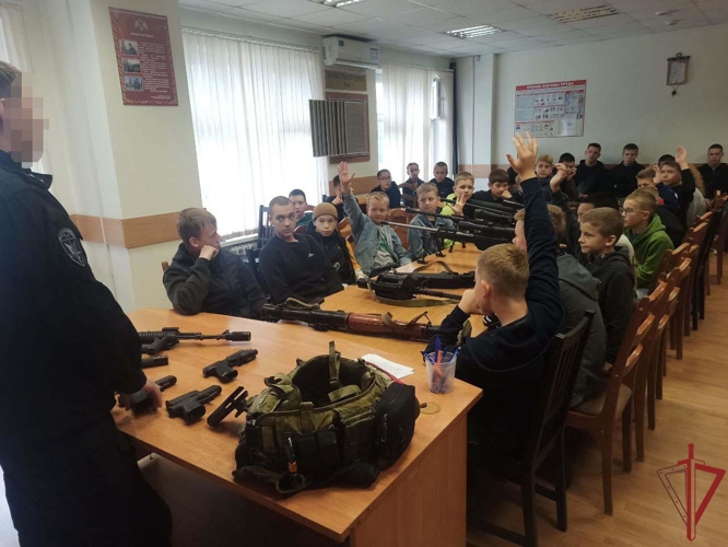 В спецподразделении столичной Росгвардии прошёл День открытых для детей из военно-патриотического клуба 