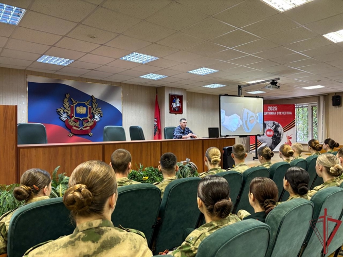 Столичные росгвардейцы провели День открытых дверей для курсантов подшефного колледжа