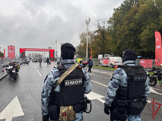 Росгвардейцы обеспечили безопасность футбольного матча и мотофестиваля в Москве