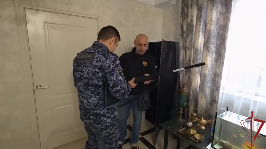 Столичные росгвардейцы и съёмочная группа телеканала «360» проверили сохранность оружия у эзотерика Зираддина Рзаева (видео)