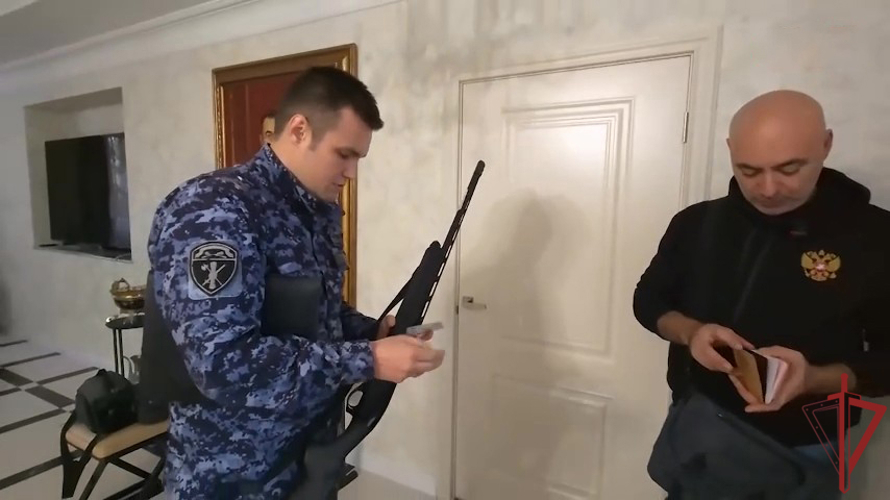 Столичные росгвардейцы и съёмочная группа телеканала «360» проверили сохранность оружия у эзотерика Зираддина Рзаева (видео)