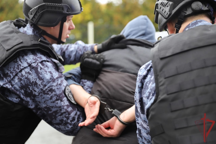 Столичные росгвардейцы провели учения на одном из охраняемых объектов культурного наследия (видео)