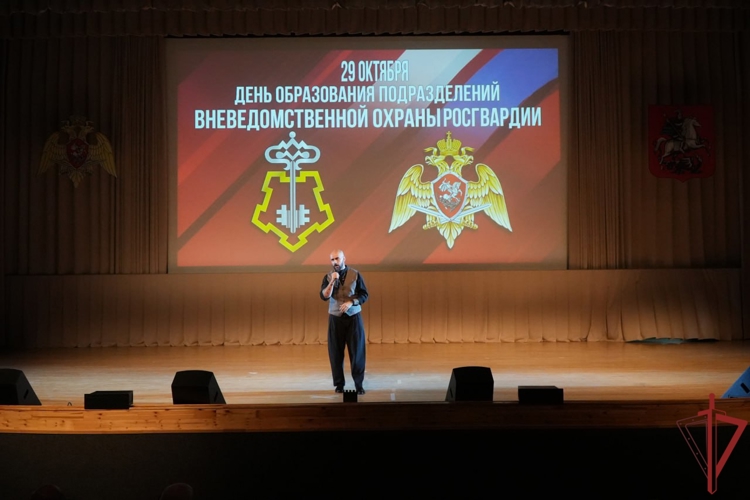 Заместитель директора Росгвардии Василий Сонин вручил государственные и ведомственные награды сотрудникам вневедомственной охраны в день профессионального праздника