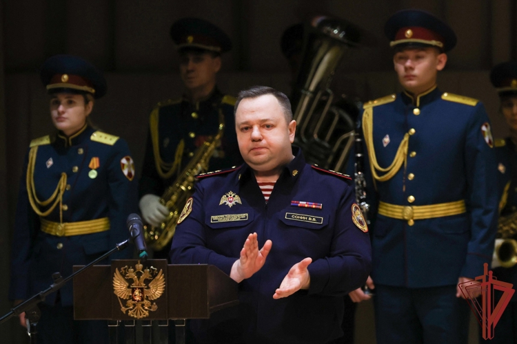 Заместитель директора Росгвардии Василий Сонин вручил государственные и ведомственные награды сотрудникам вневедомственной охраны в день профессионального праздника